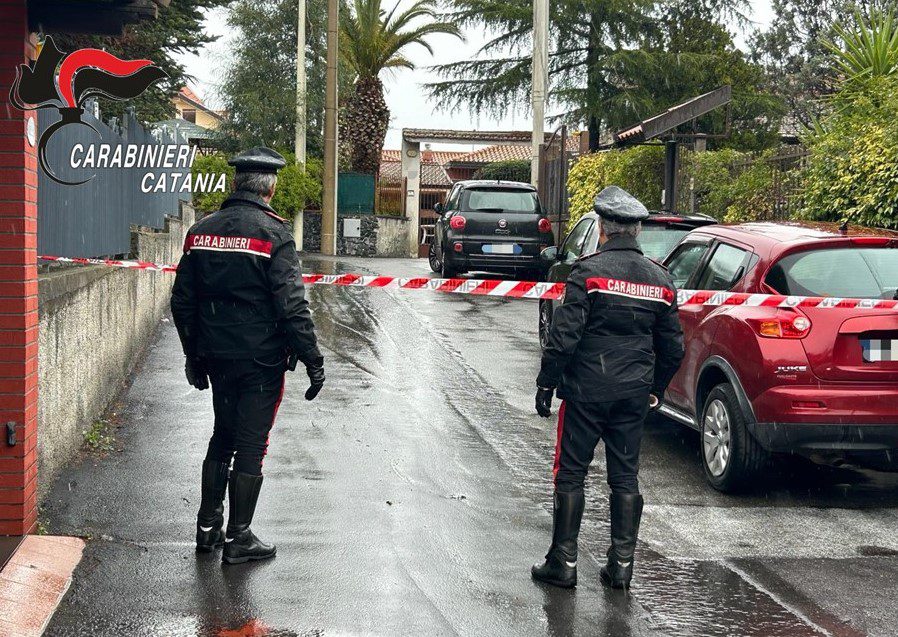 MASCALUCIA. FESTA IN FAMIGLIA SI TRAMUTA IN TRAGEDIA, 60ENNE UCCIDE A COLTELLATE IL GENERO: ARRESTATO