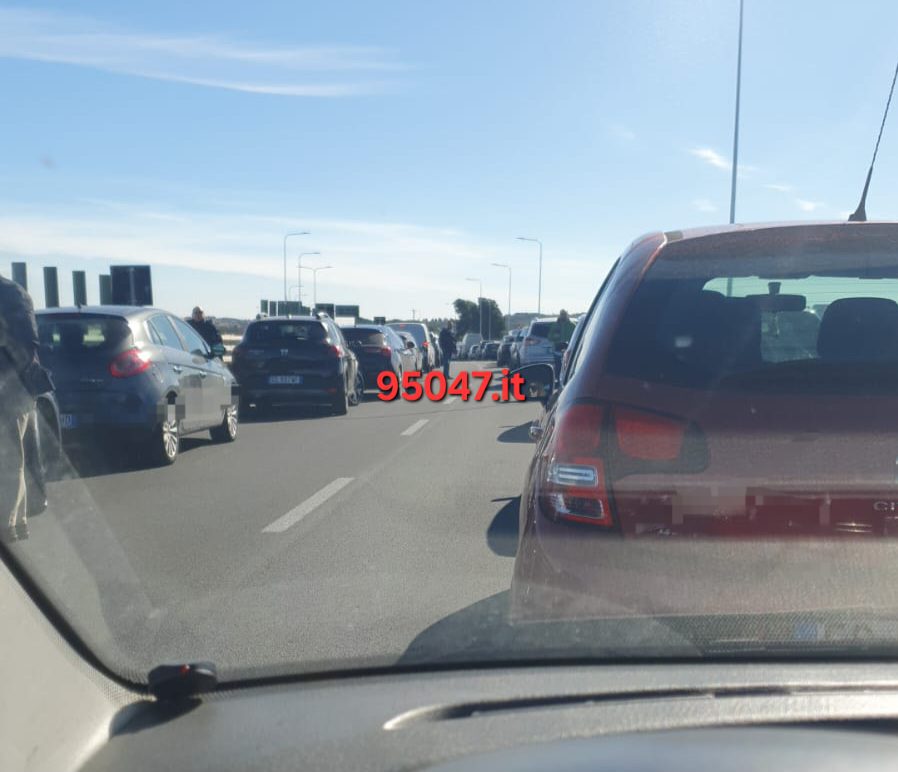 INCIDENTE SULLA SS121, SOCCORSI SUL POSTO E SUPERSTRADA CHIUSA