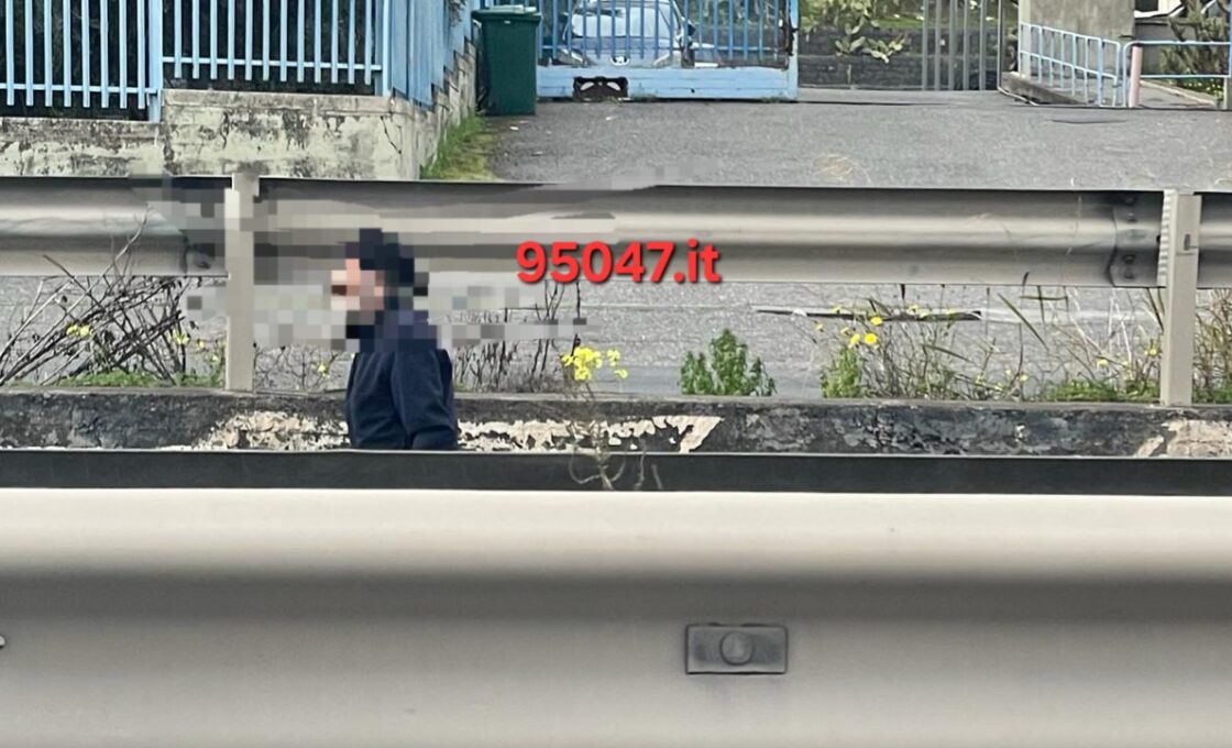 ENNESIMA SEGNALAZIONE DI UN UOMO A "SPASSO" SULLA SUPERSTRADA 121