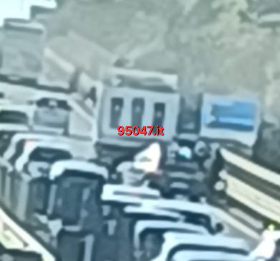 INCIDENTE SULLA SS121 DOPO SVINCOLO PATERNÒ,  CODE