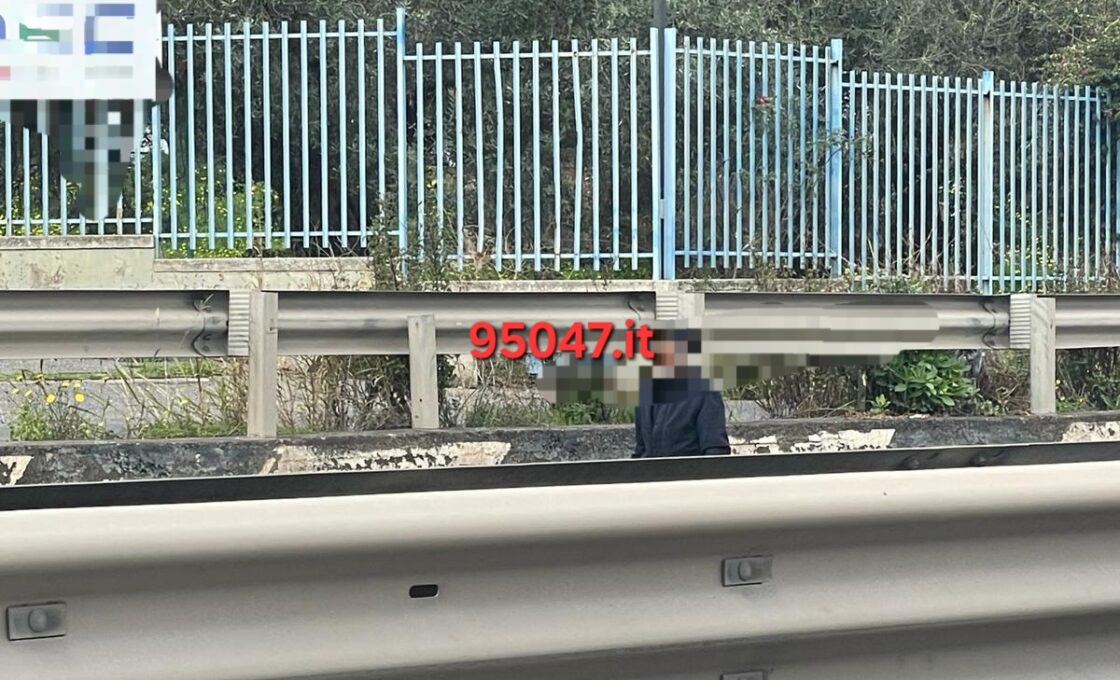 ENNESIMA SEGNALAZIONE DI UN UOMO A "SPASSO" SULLA SUPERSTRADA 121
