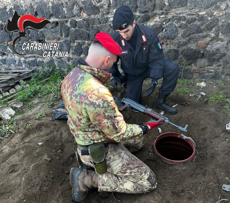 PATERNÒ. TROVATO  ARSENALE DI ARMI DA GUERRA SOTTOTERRA IN CONTRADA COSCIA DEL PONTE: «ARMI MICIDIALI»