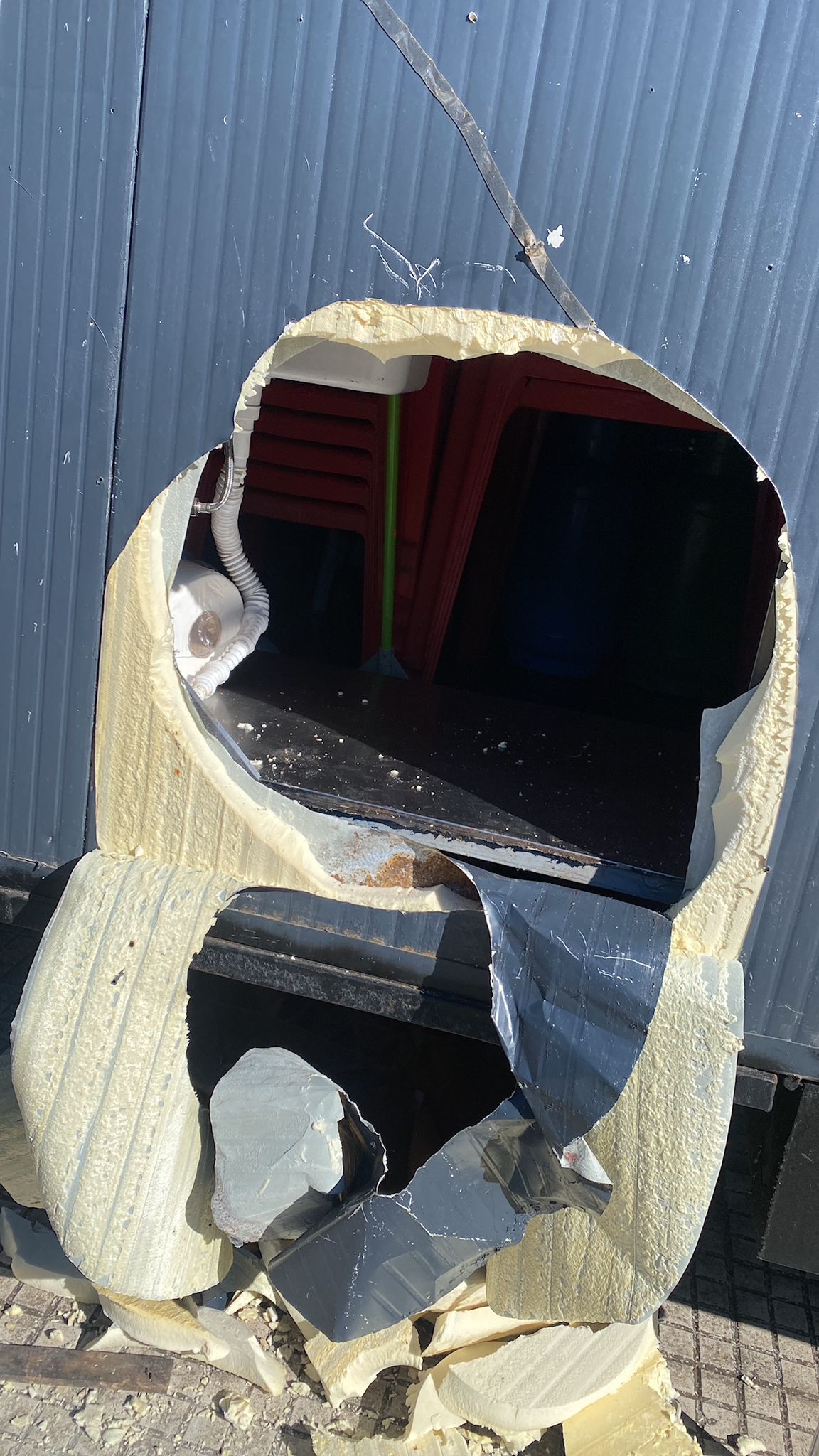 PATERNO'. LA TRISTE STORIA DELLA PANINERIA BOMBER KING: FURTI E DISPERAZIONE