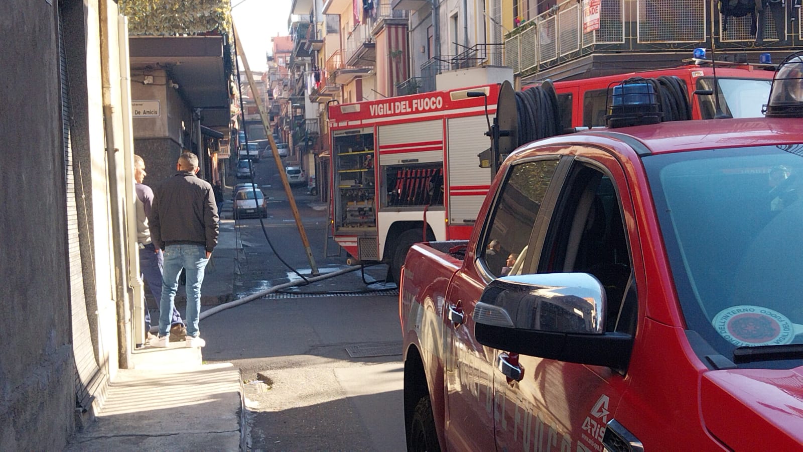 INCENDIO IN UN'APPARTAMENTO DI VIA ABATE MELI: VIGILI DEL FUOCO SUL POSTO