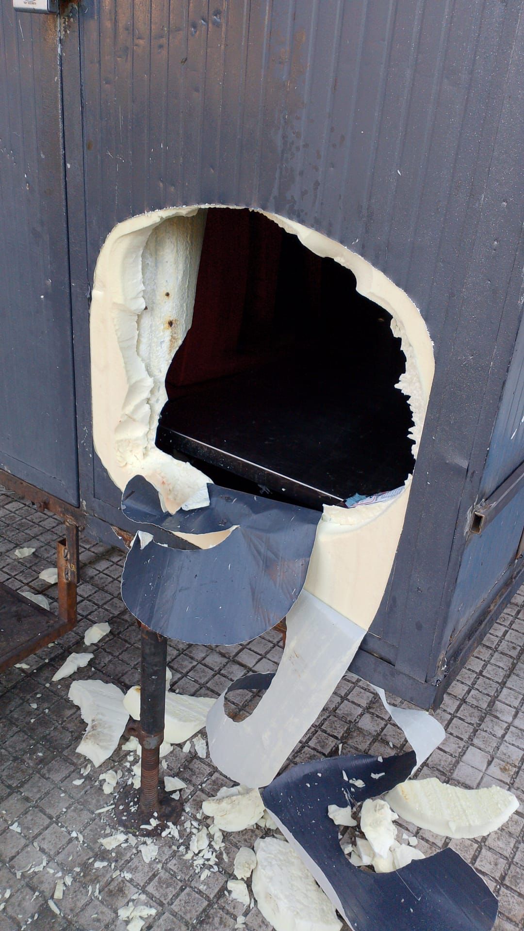 PATERNO'. LA TRISTE STORIA DELLA PANINERIA BOMBER KING: FURTI E DISPERAZIONE