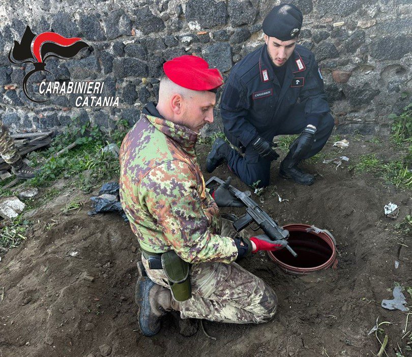 PATERNÒ. TROVATO  ARSENALE DI ARMI DA GUERRA SOTTOTERRA IN CONTRADA COSCIA DEL PONTE: «ARMI MICIDIALI»