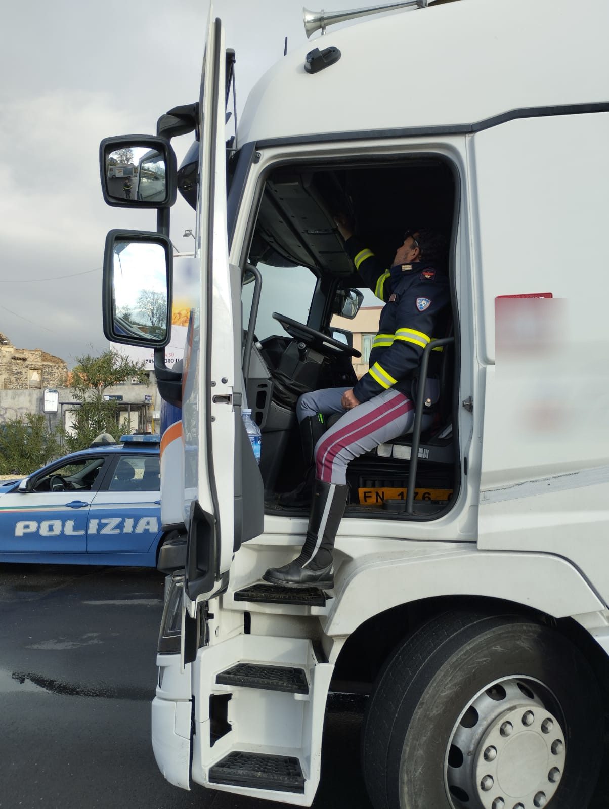 CATANIA. CONTROLLI SU MEZZI PESANTI, MANCATO RISPETTO DEI TEMPI DI RIPOSO DEL CONDUCENTE E IRREGOLARITÀ: SANZIONI