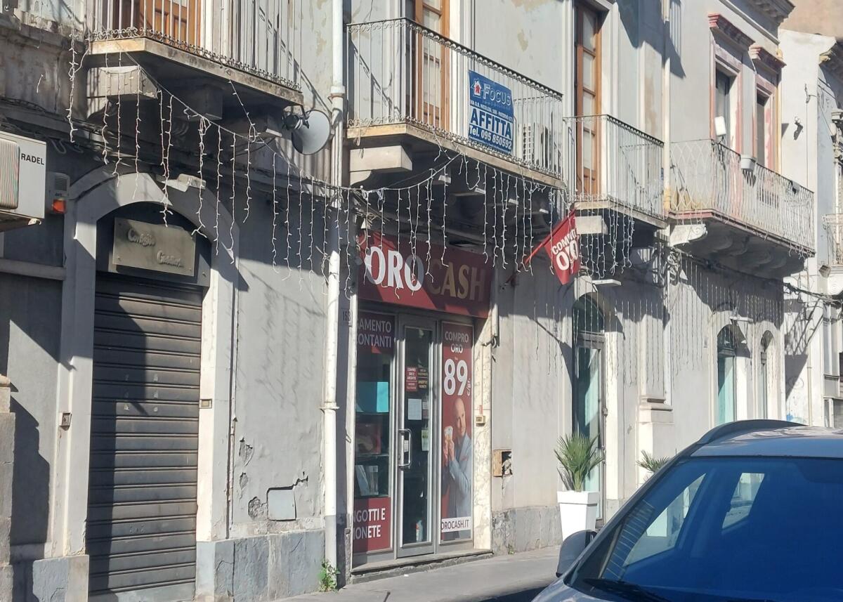 PATERNO’: RAPINA AD UN COMPRO ORO IN PIENO CENTRO - 