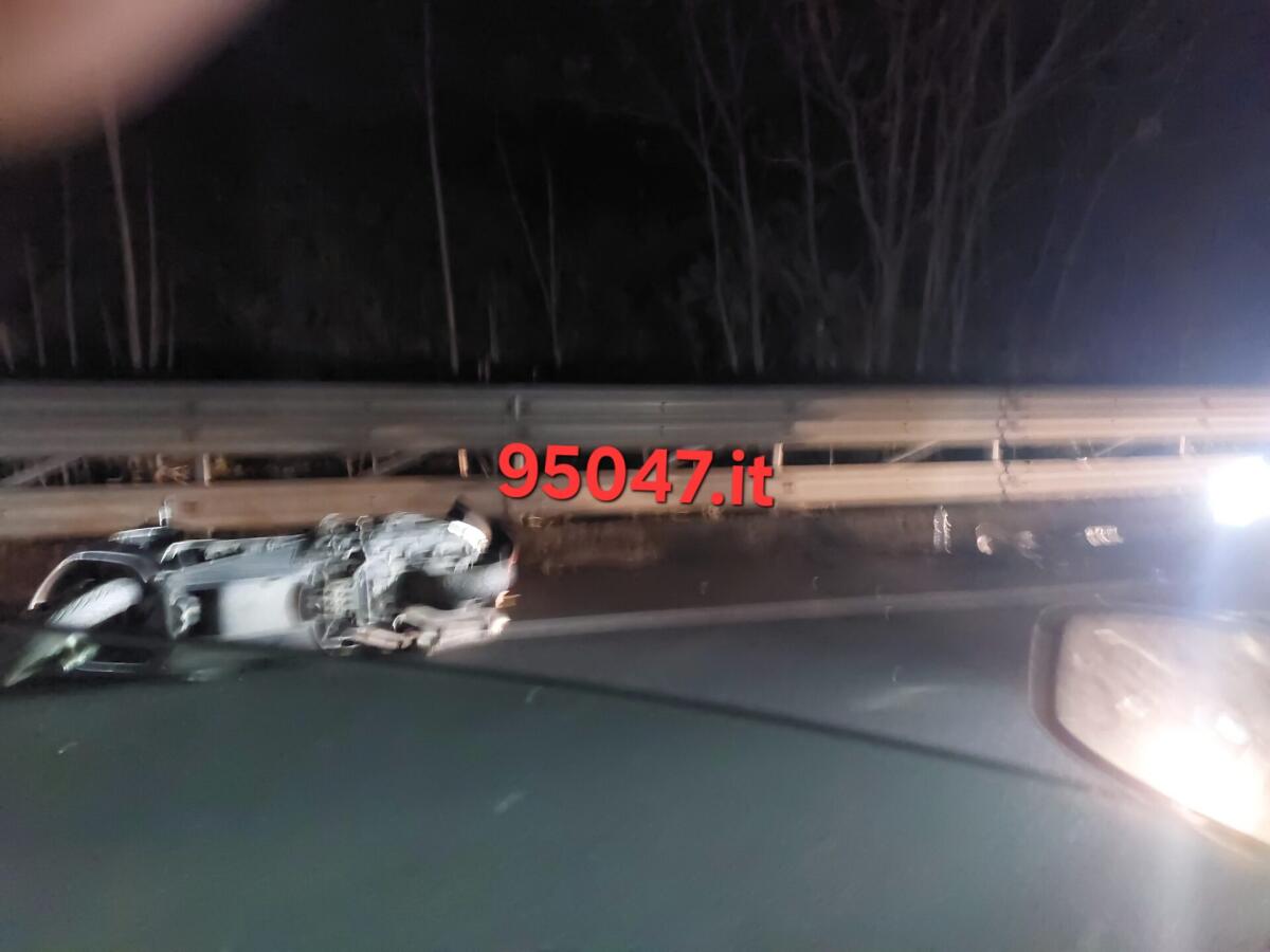 INCIDENTE NEI PRESSI DELLO SVINCOLO DI PATERNÒ,  SOCCORSI SUL POSTO - 