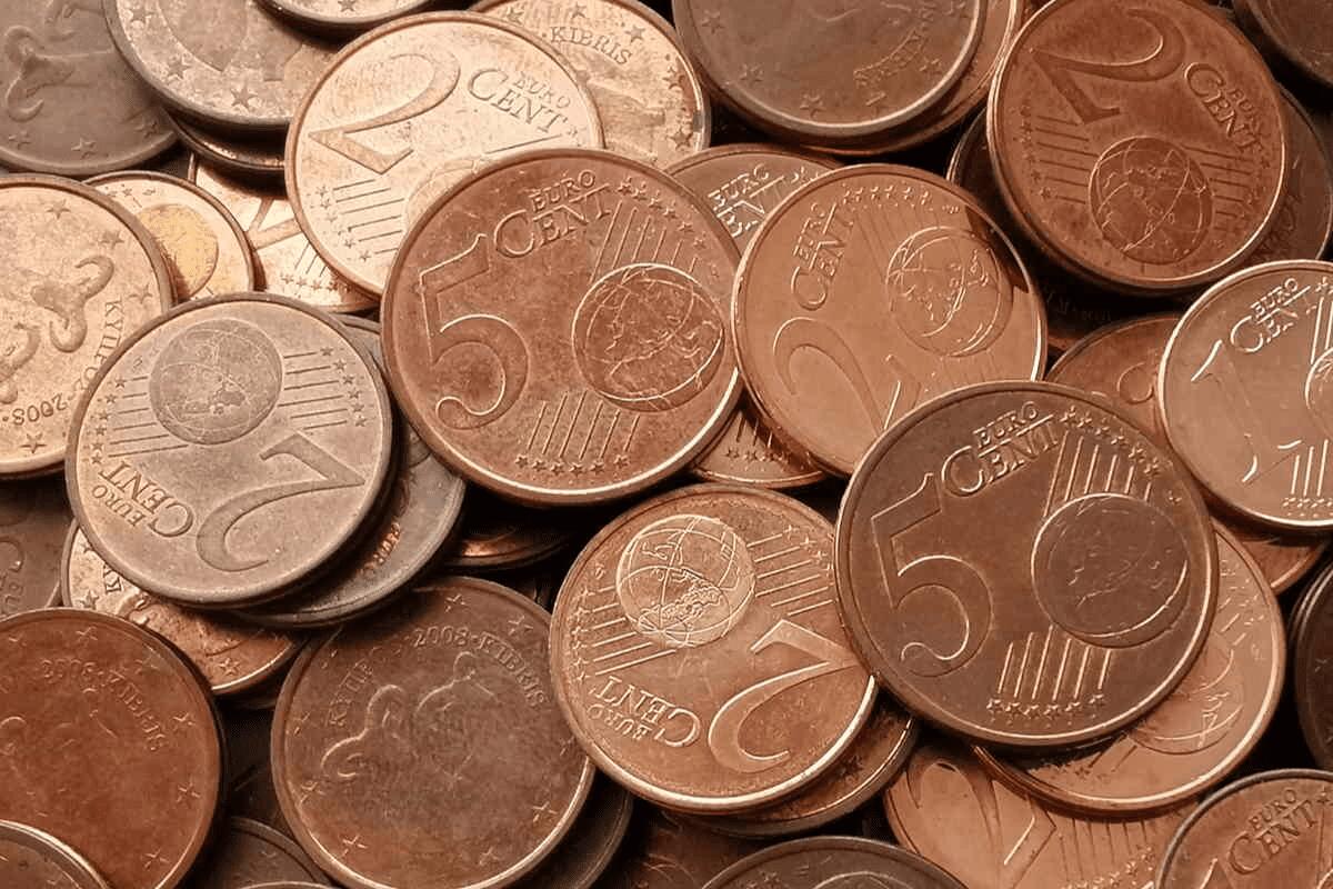 BARI. CLIENTE PAGA LA CONSUMAZIONE CON MONETE DA 5 CENTESIMI, IL BARISTA SI ARRABBIA E LO ACCOLTELLA - 