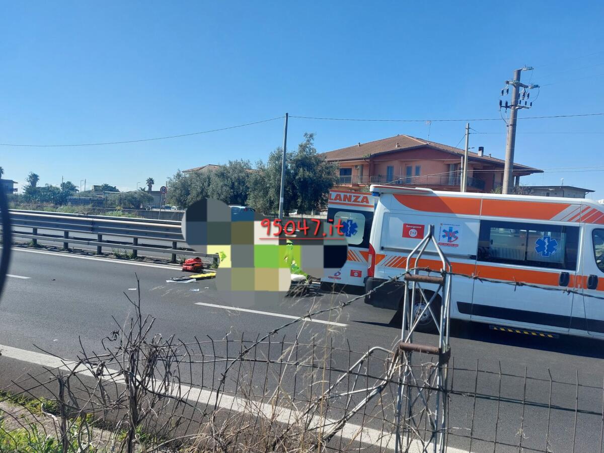 SS 121: GRAVE INCIDENTE TRA PALAZZOLO E PATERNO', MOTOCICLISTA FERITO - 