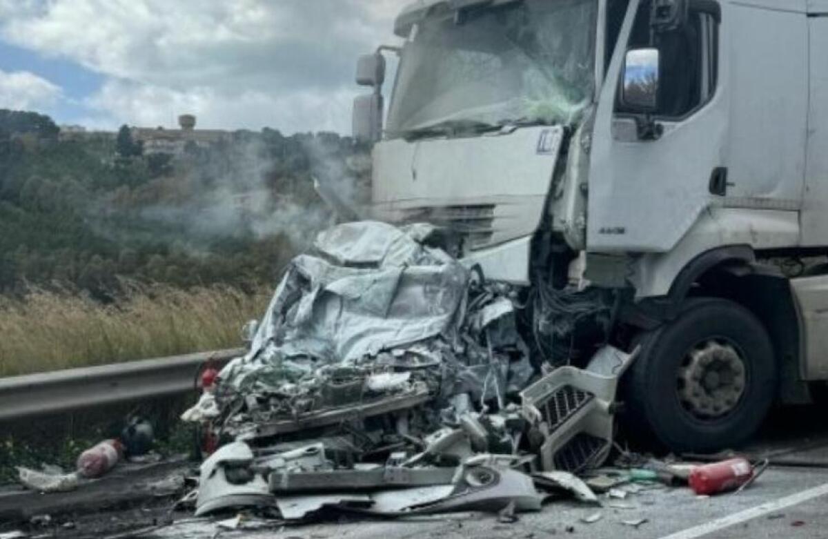 SCIACCA, INCIDENTE SULLA SS115. AUTO SCHIACCIATA TRA DUE CAMION: UN MORTO E UN FERITO GRAVE - 