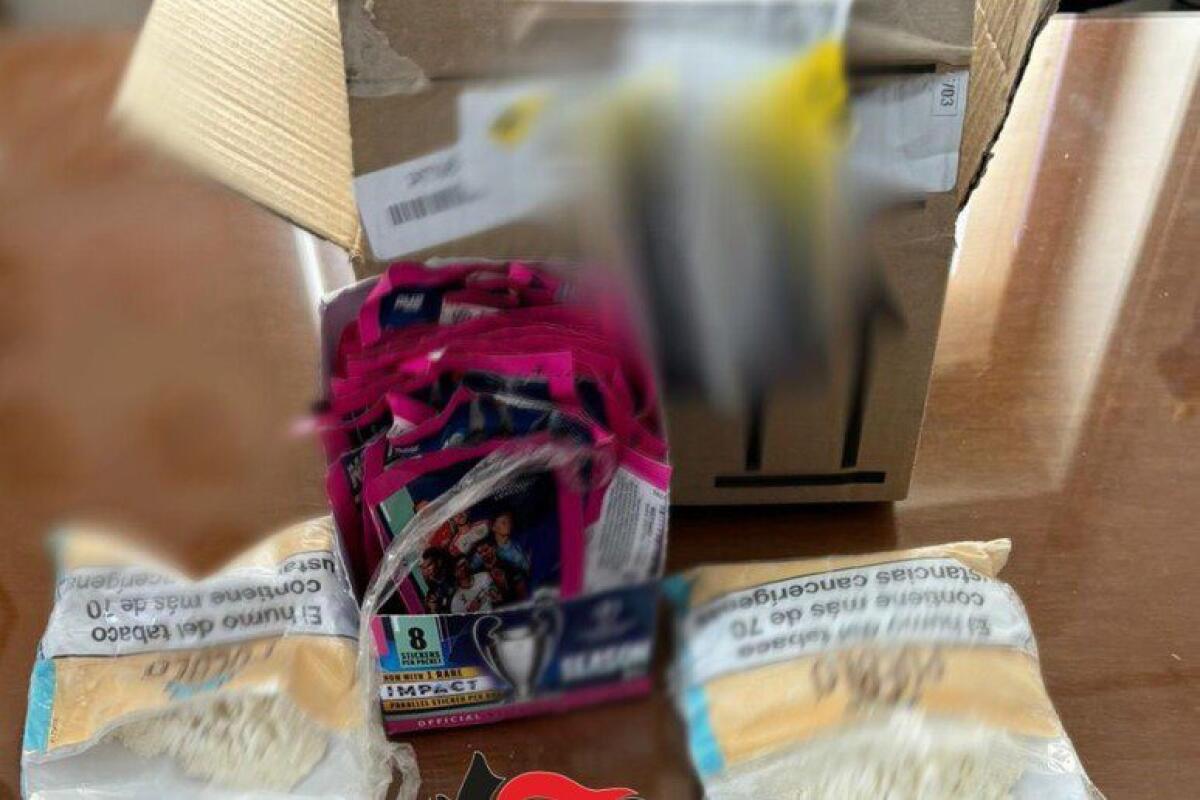 NAPOLI. ACQUISTA BOX CON FIGURINE CALCIATORI MA DENTRO C'È EROINA PURA - 