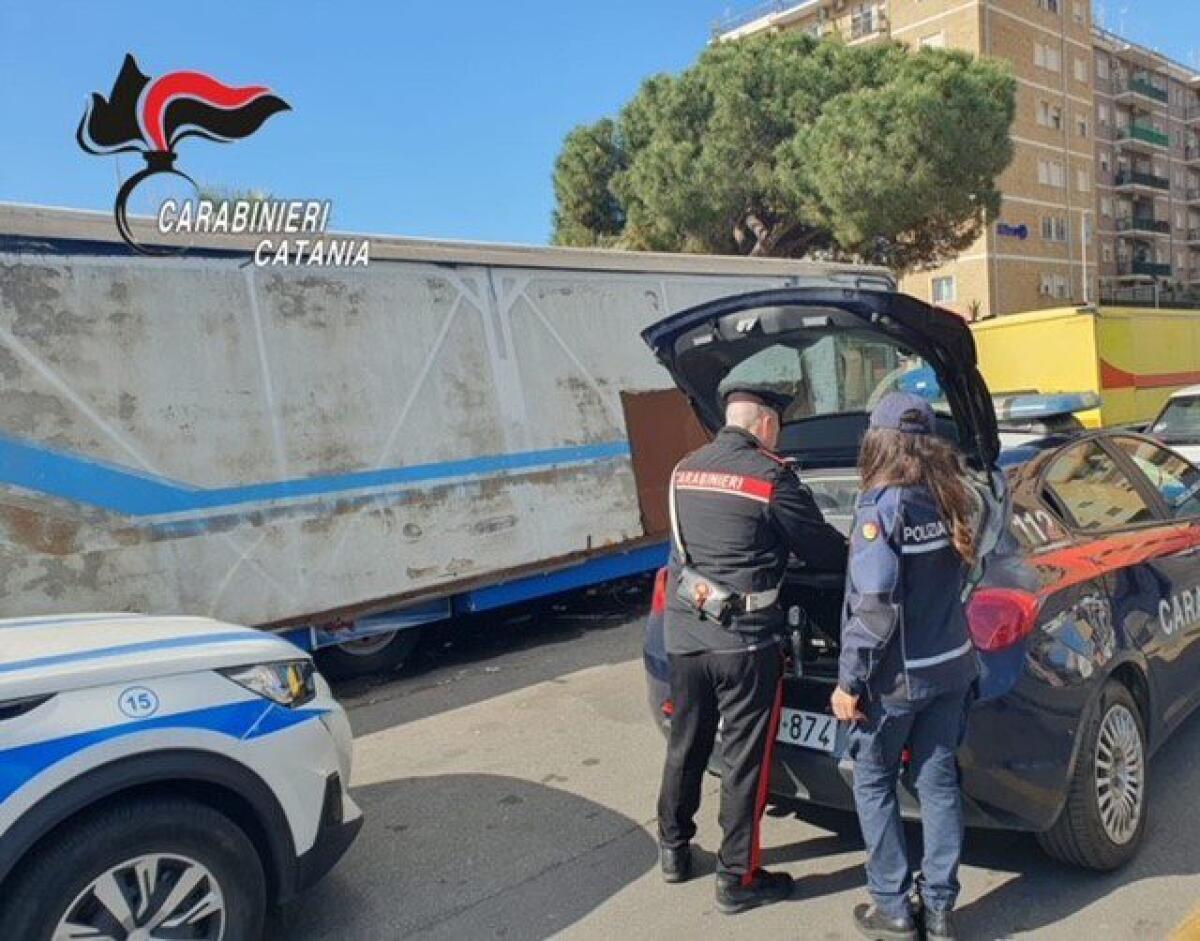 CATANIA, BLITZ CONTRO LE CAMIONETTE DI PANINI IRREGOLARI - 