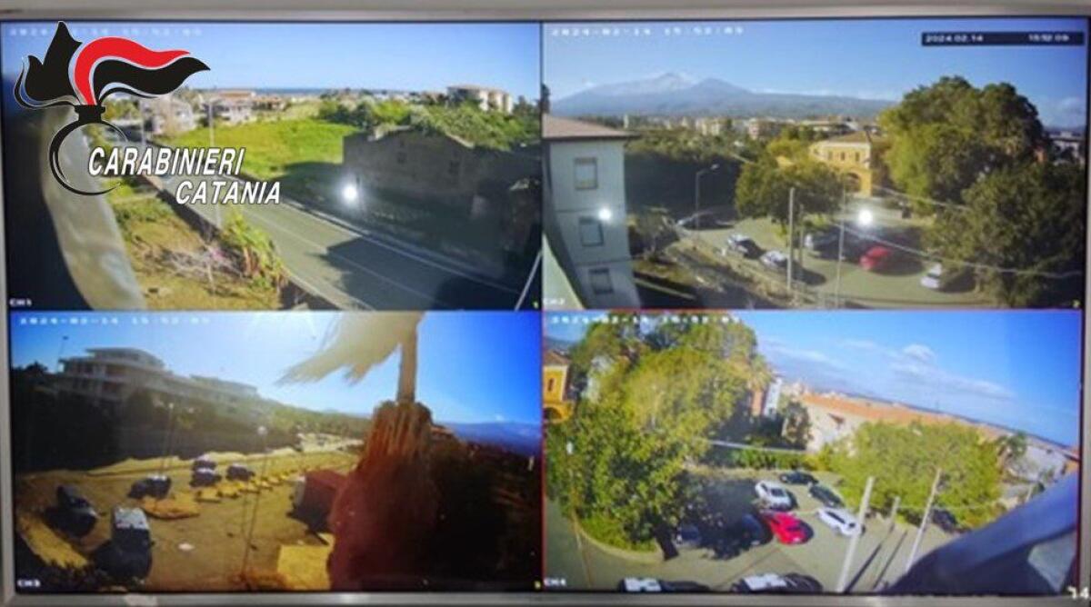 RIPOSTO : ALLESTISCE UNA PIAZZA DI SPACCIO CON TANTO DI TELECAMERE DI VIDEOSORVEGLIANZA; PUSHER 44ENNE ARRESTATO DAI CARABINIERI. - 