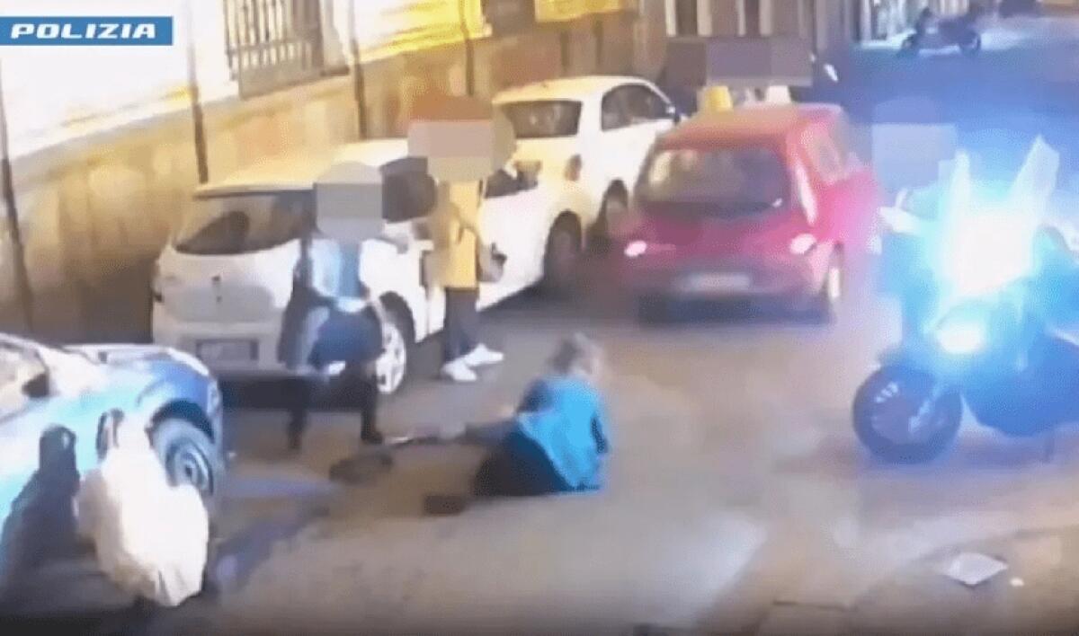 CATANIA, ARRESTATO  SCIPPATORE SERIALE: CON LA MANO FUORI DAL FINESTRINO PORTAVA VIA LE BORSE DELLE DONNE, UNA VITTIMA TRASCINATA PER METRI - 