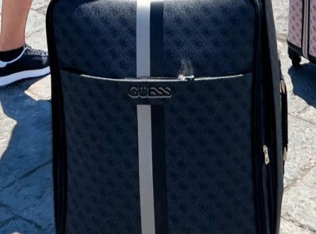 APPELLO STRAZIANTE PER LA VALIGIA RUBATA: DENTRO IL CORREDINO DEL MIO BAMBINO IN ARRIVO - 