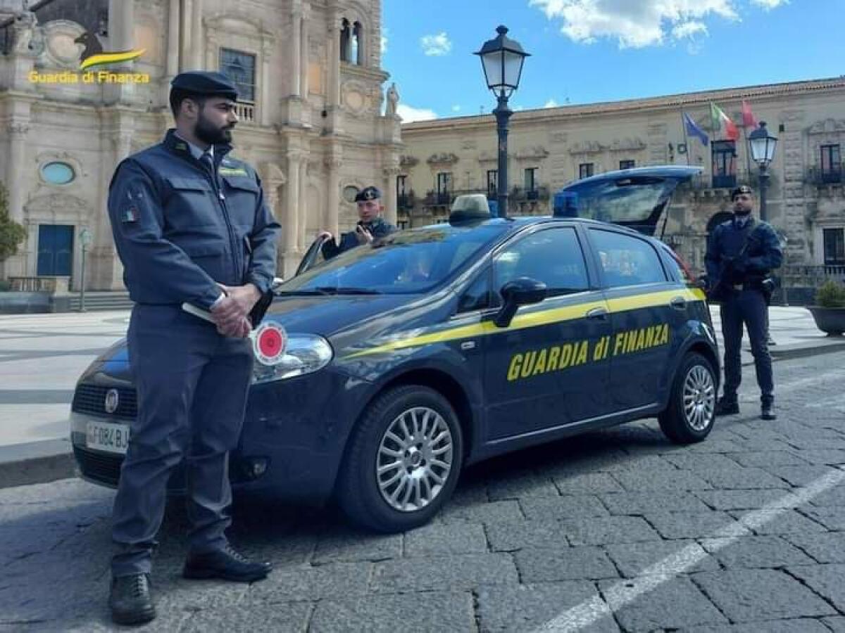 ACIREALE, BAR CON UNDICI LAVORATORI IN NERO: SOSPENSIONE DELL'ATTIVITA' E SANZIONE. - 