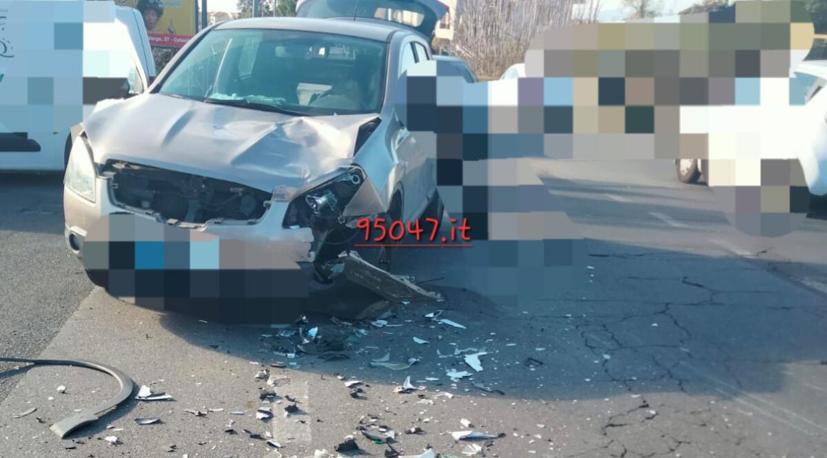 SCONTRO AUTO MOTO A TREMESTIERI ETNEO: FERITO UN CENTAURO - 