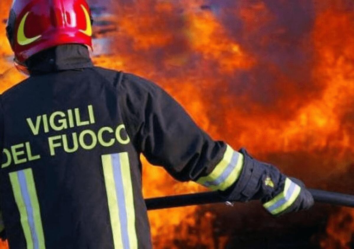 TRAGEDIA NELLA NOTTE A BOLOGNA. TRE BAMBINI MORTI IN INCENDIO: GRAVE UNA DONNA - 