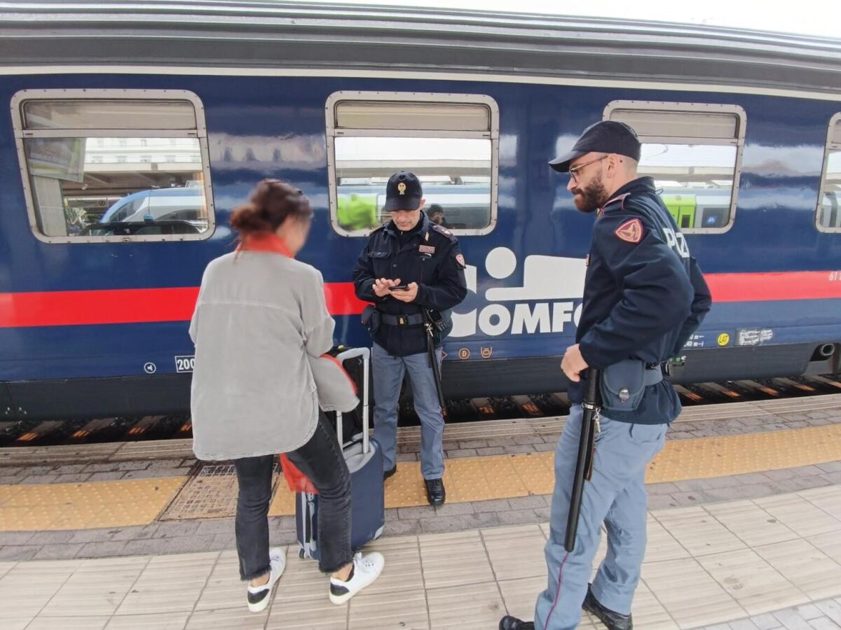 CATANIA. TASSISTA ABUSIVO DI FRONTE LA STAZIONE CENTRALE: MULTA E PATENTE RITIRATA - 