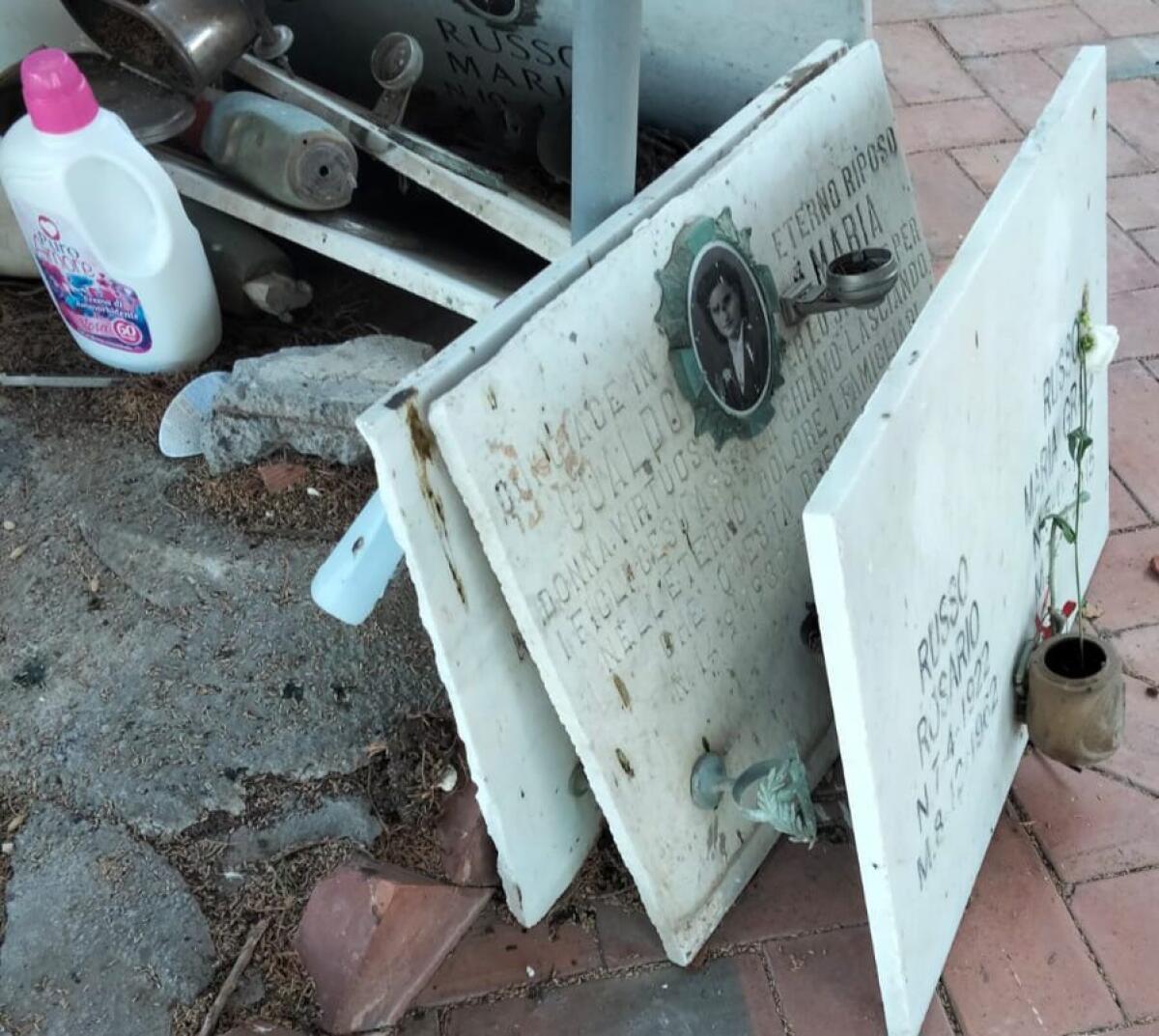 LA SEGNALAZIONE DI UN NOSTRO LETTORE: "SETTE ANNI DI ATTESA PER RIALZARE LA LAPIDE DI MIA MADRE" - 