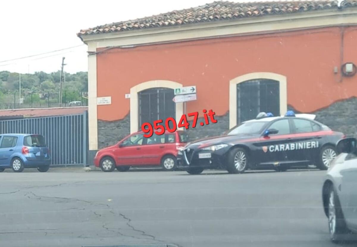 PATERNO' VIOLENTA RISSA TRA VIA STAZIONE E VIA LIBERTÀ' - 