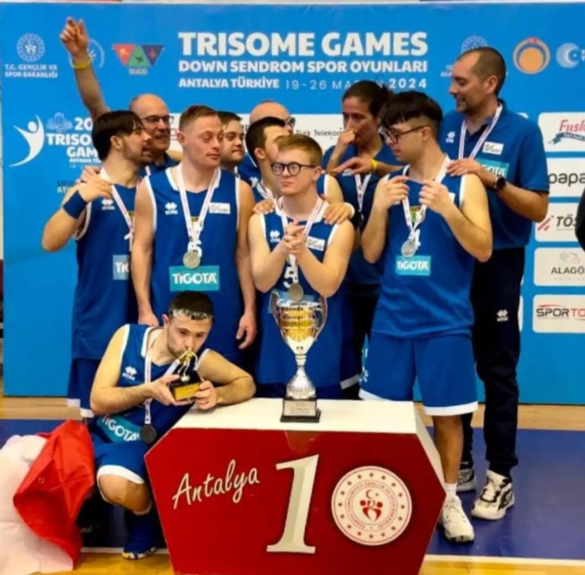 LA NAZIONALE DI BASKET CON SINDROME DI DOWN È CAMPIONE DEL MONDO - 
