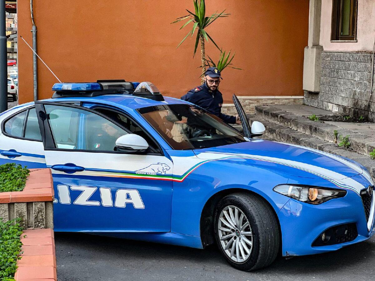 ADRANO.ALLA GUIDA DI UN’AUTO CON TARGA FALSA E TELAIO CONTRAFFATTO, INDAGATO - 