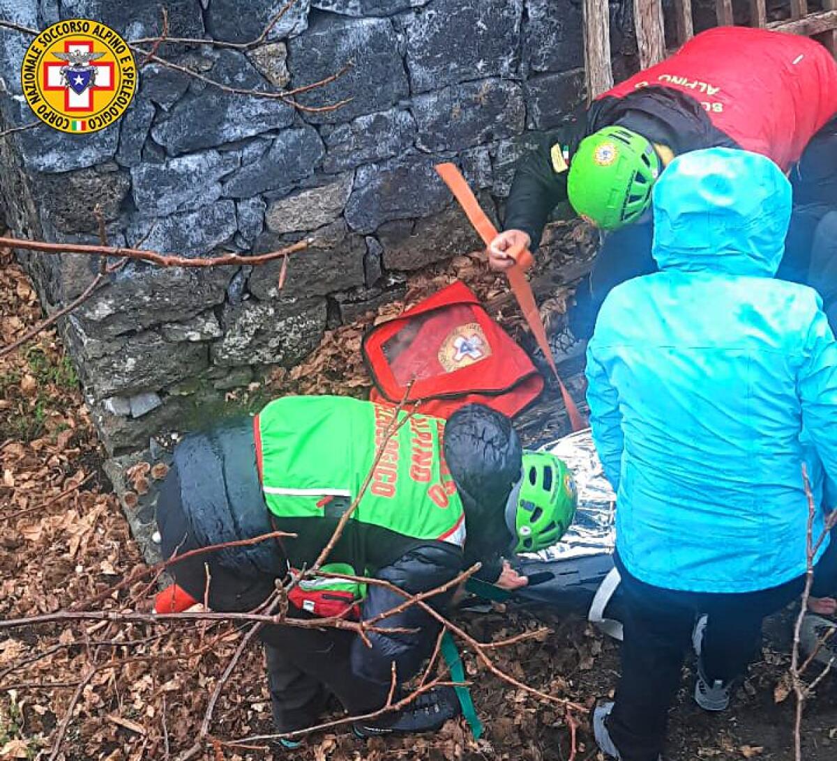 INFORTUNIO DURANTE UNA GITA SULL’ETNA, SOCCORSO UN GIOVANE DI BELPASSO - 