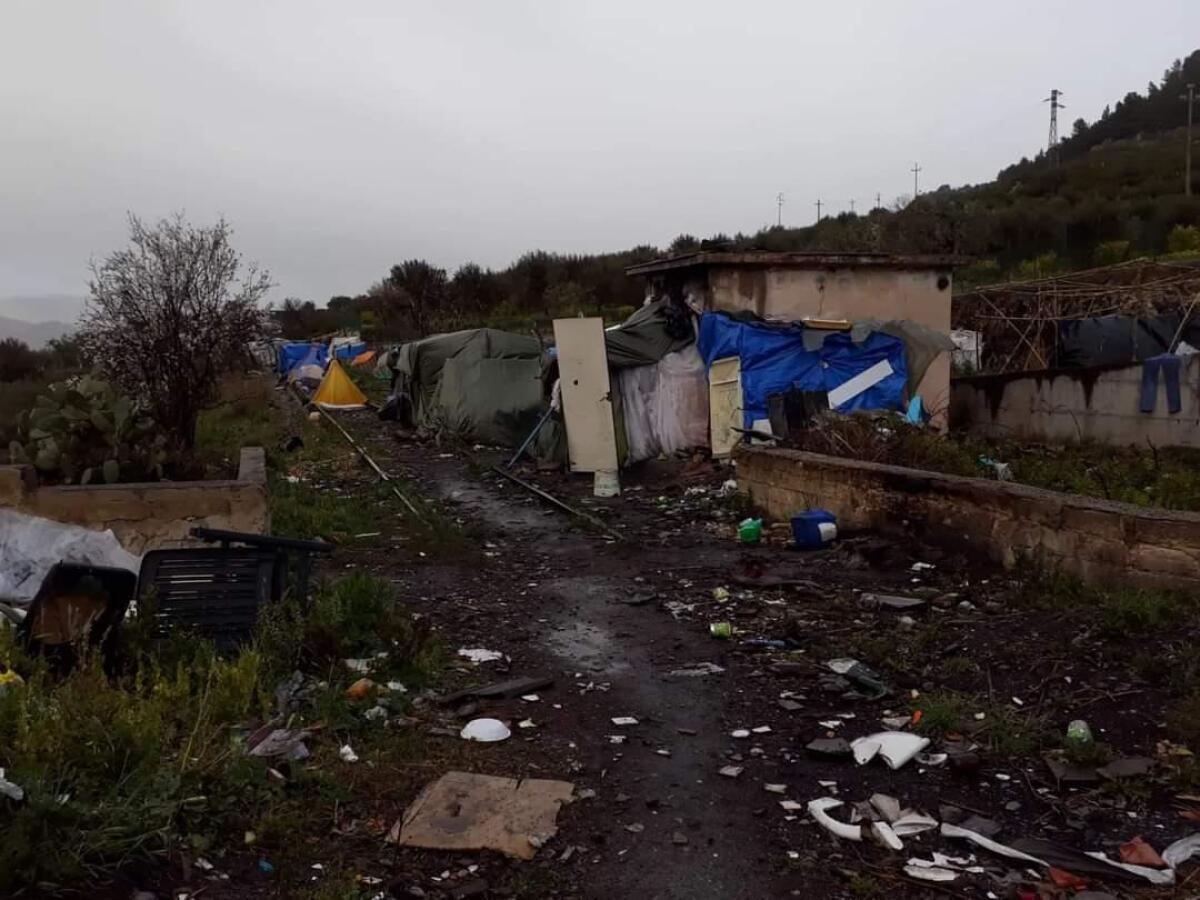 SGOMBERO DELLA BARACCOPOLI DI PATERNÒ, RIUNIONE IERI IN PREFETTURA.DE CAUDO E GLORIOSO: “NON BASTANO SOLUZIONI TAMPONE” - 