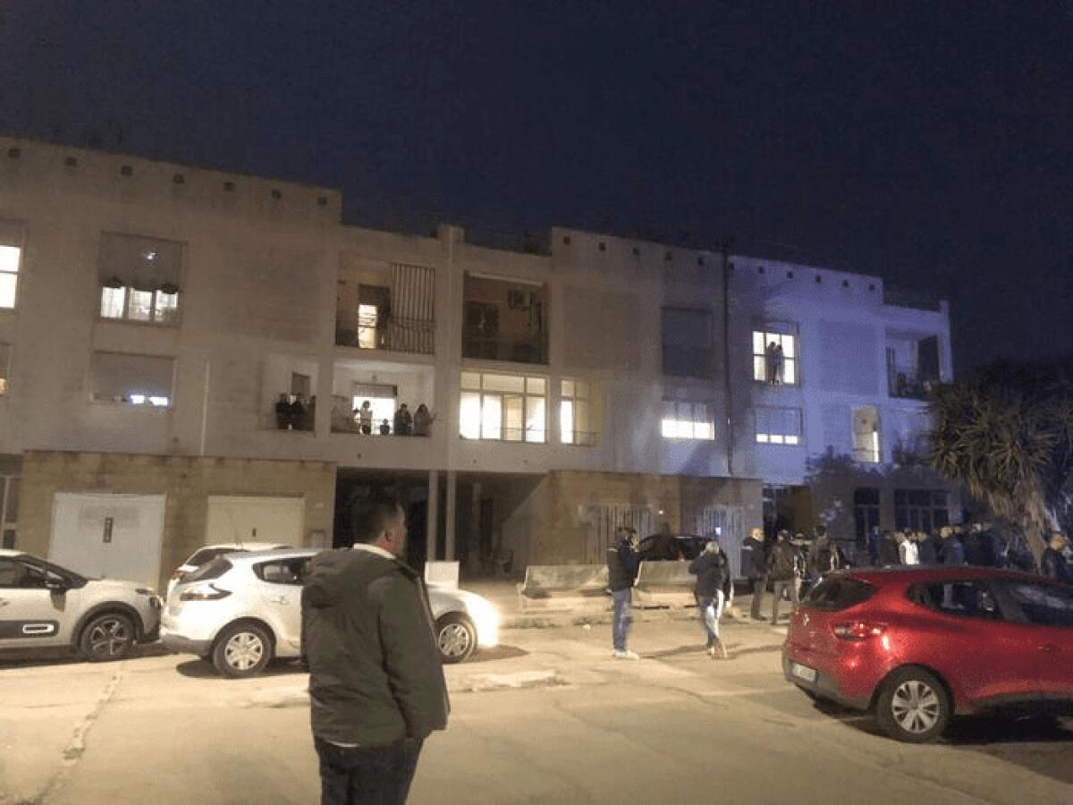 SALENTO, DONNA UCCISA A COLTELLATE DAL MARITO: FERITA LA VICINA DI CASA, AVEVA TENTATO DI DIFENDERLA - 