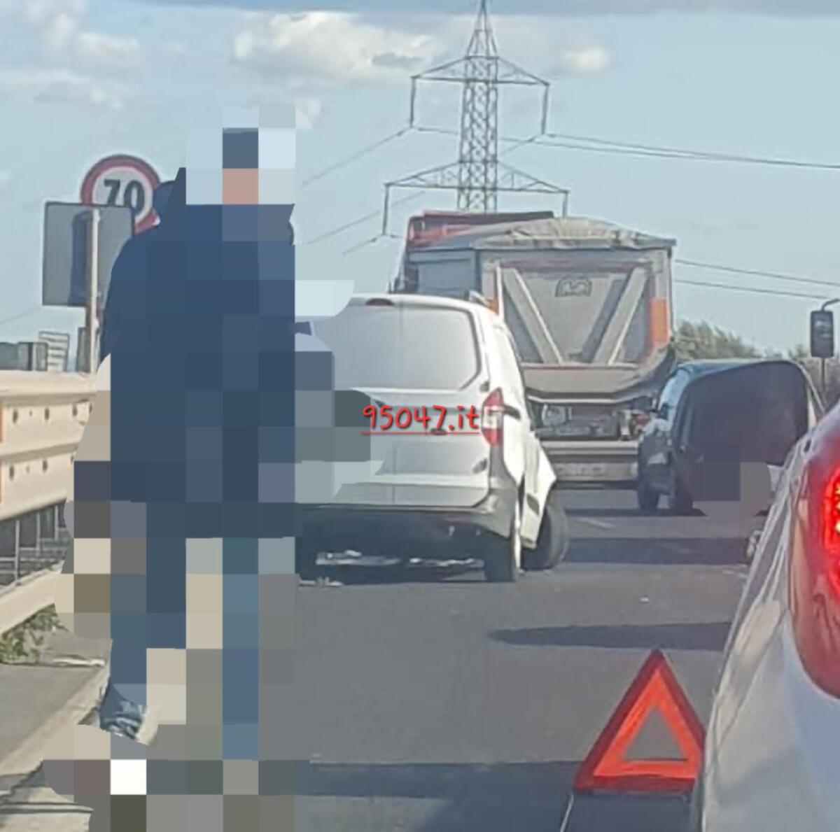INCIDENTE SULLA SUPERSTRADA 121 IN DIREZIONE CATANIA, CODE - 