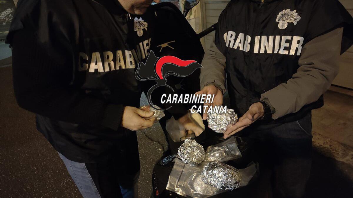 CATANIA. DURO COLPO AL TRAFFICO DI DROGA, SEQUESTRATO 1 CHILO DI CRACK: AVREBBE FRUTTATO FINO A 90 MILA EURO SUL MERCATO NERO - 