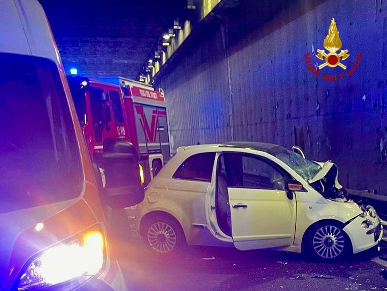 GRAVE INCIDENTE IERI IN GALLERIA A CATANIA: SCONTRO TRA TRE AUTO, 7 FERITI INCLUSI BAMBINI E UNA DONNA INCINTA SALVATA DALLE LAMIERE