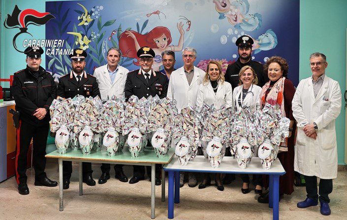 LA SOLIDARIETÀ DELL’ARMA DEI CARABINIERI AI PICCOLI RICOVERATI: UOVA DI CIOCCOLATO AI DEGENTI DEL POLICLINICO G. RODOLICO - SAN MARCO E DEL GARIBALDI NESIMA