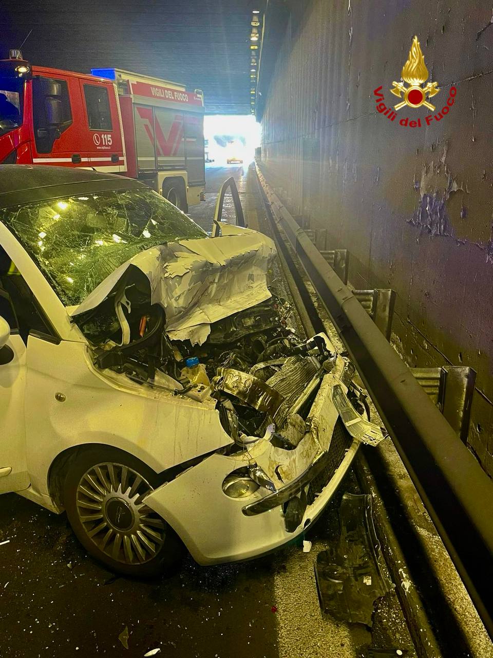 GRAVE INCIDENTE IERI IN GALLERIA A CATANIA: SCONTRO TRA TRE AUTO, 7 FERITI INCLUSI BAMBINI E UNA DONNA INCINTA SALVATA DALLE LAMIERE