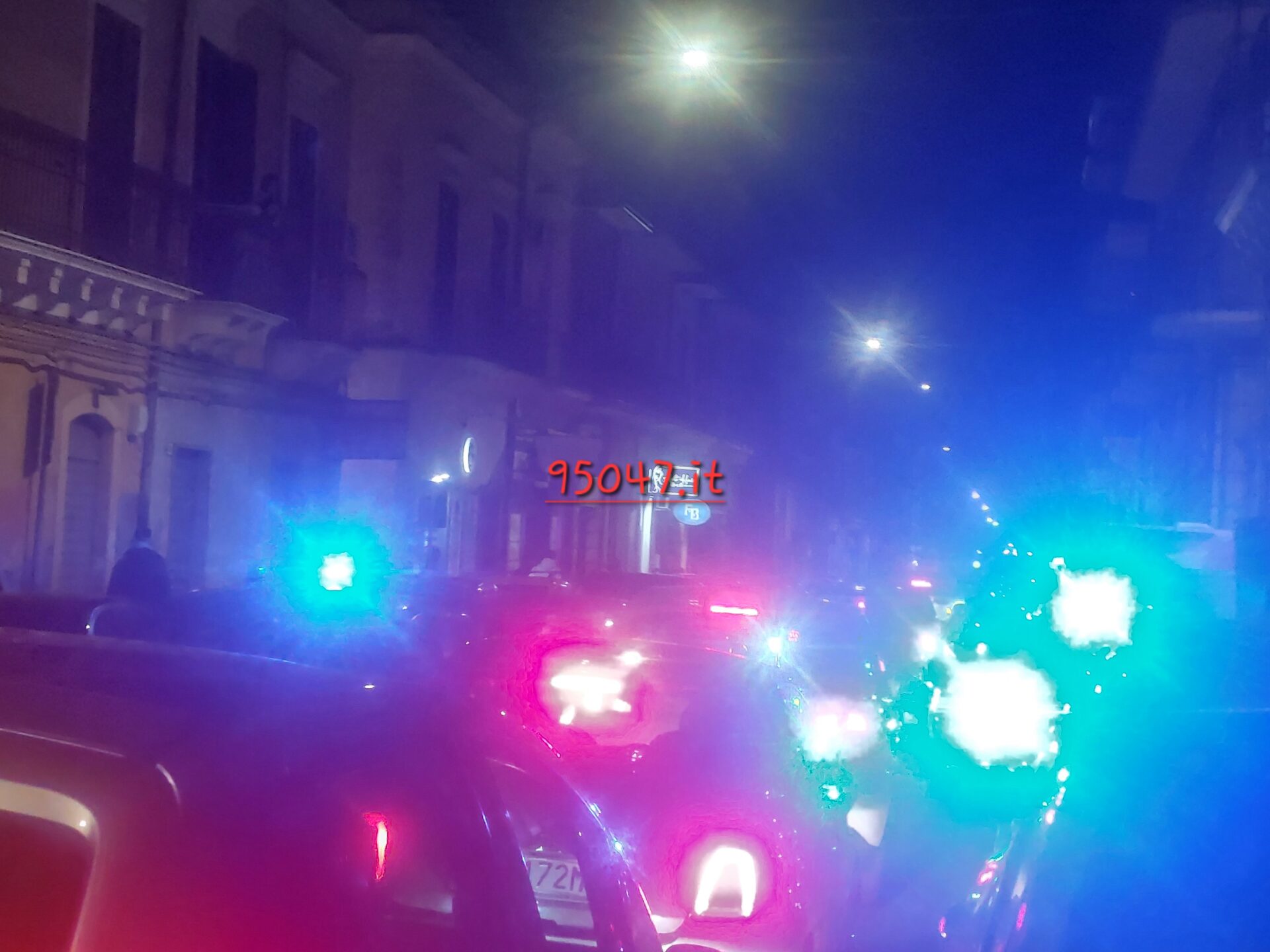 MOMENTI DI PAURA A PATERNÒ: UOMO IN STATO DI ALTERAZIONE CREA DISAGI ALL'ORDINE PUBBLICO