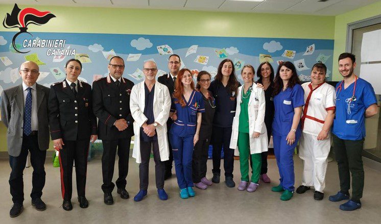 LA SOLIDARIETÀ DELL’ARMA DEI CARABINIERI AI PICCOLI RICOVERATI: UOVA DI CIOCCOLATO AI DEGENTI DEL POLICLINICO G. RODOLICO - SAN MARCO E DEL GARIBALDI NESIMA
