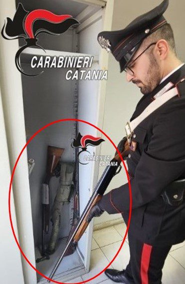 MISTERBIANCO . IN CASA AVEVA 4 FUCILI NON DICHIARATI: ICARABINIERI DENUNCIANO UN 49ENNE