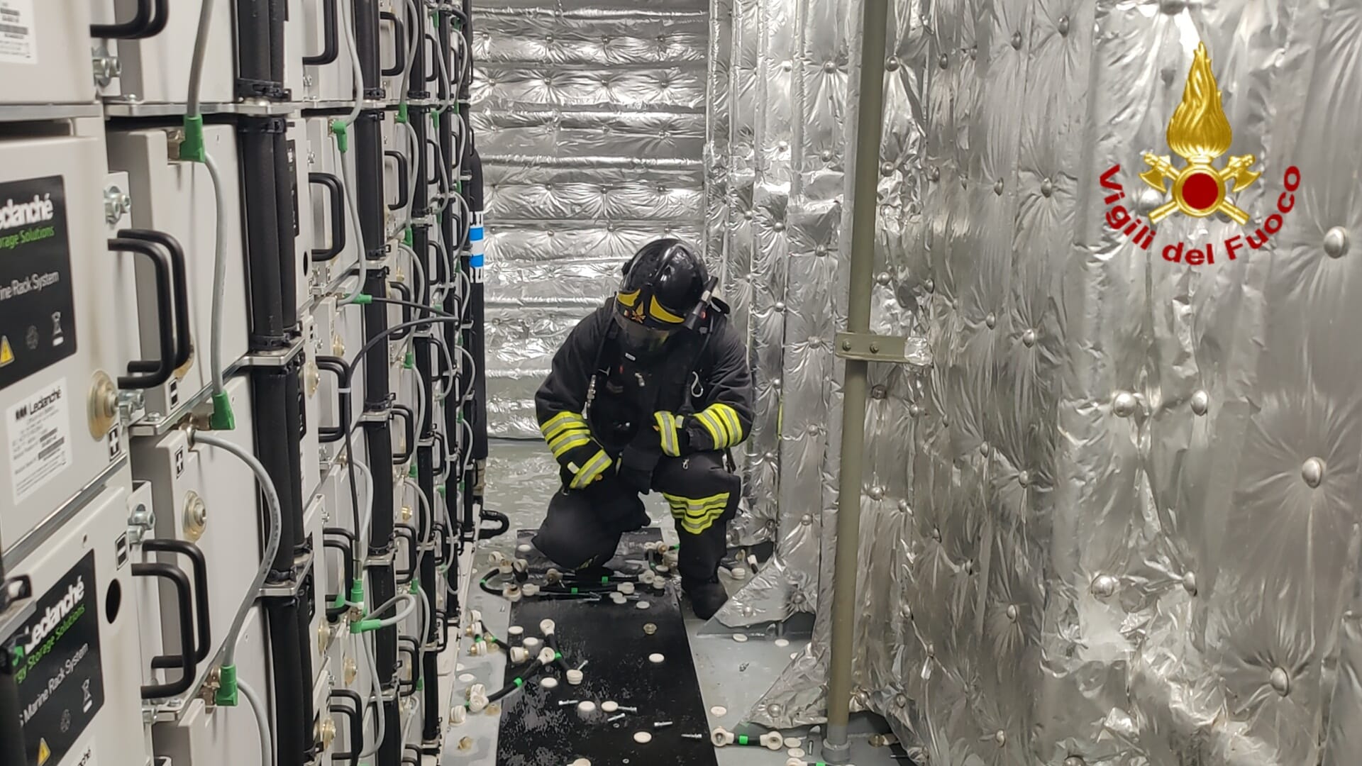 CATANIA, PRINCIPIO DI INCENDIO A BORDO DI UNA NAVE ORMEGGIATA AL PORTO. INTERVENTO DEI VIGILI DEL FUOCO