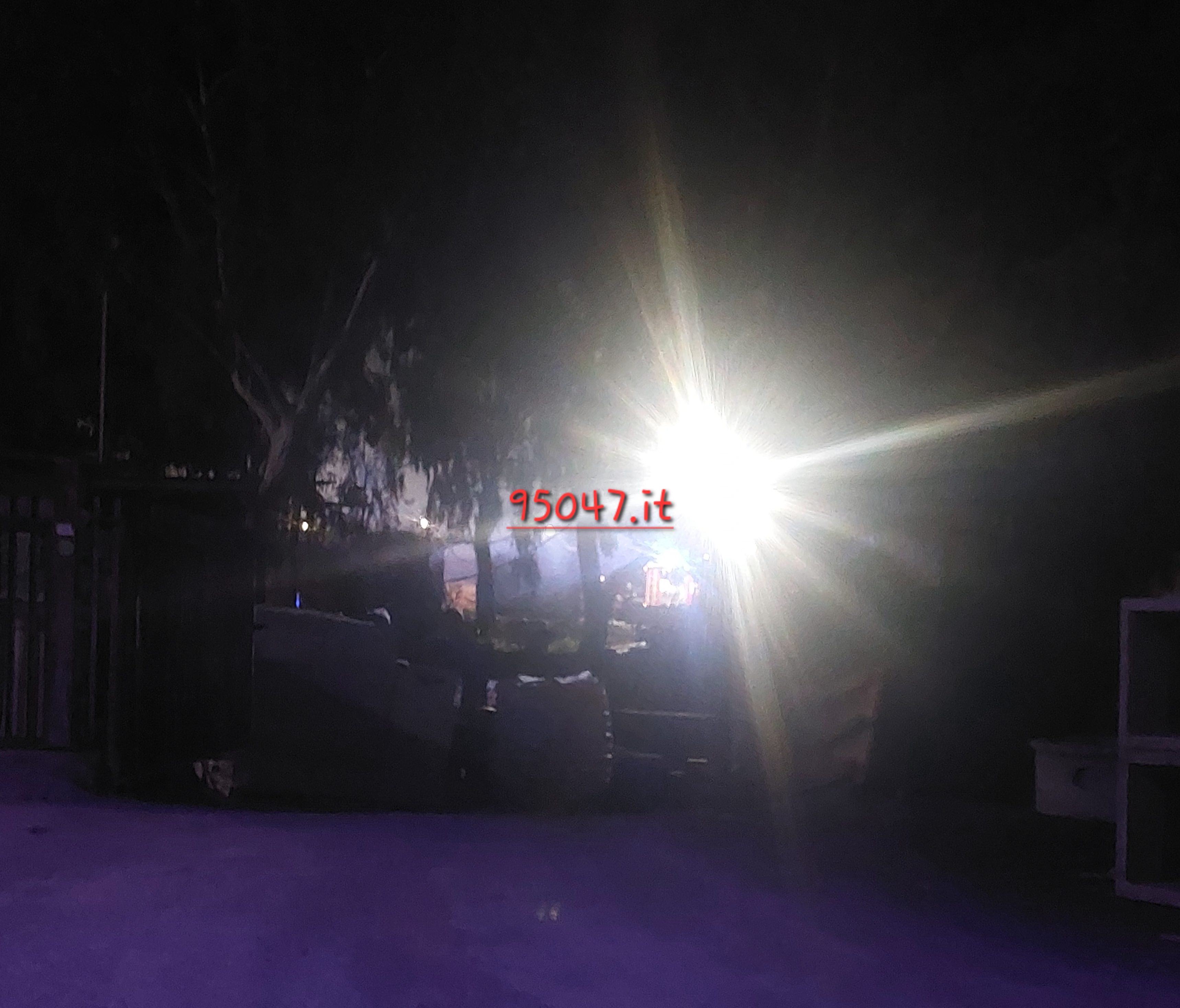 INCENDIO IN UN CAPANNONE A BELPASSO: INTERVENTO IMMEDIATO DEI VIGILI DEL FUOCO