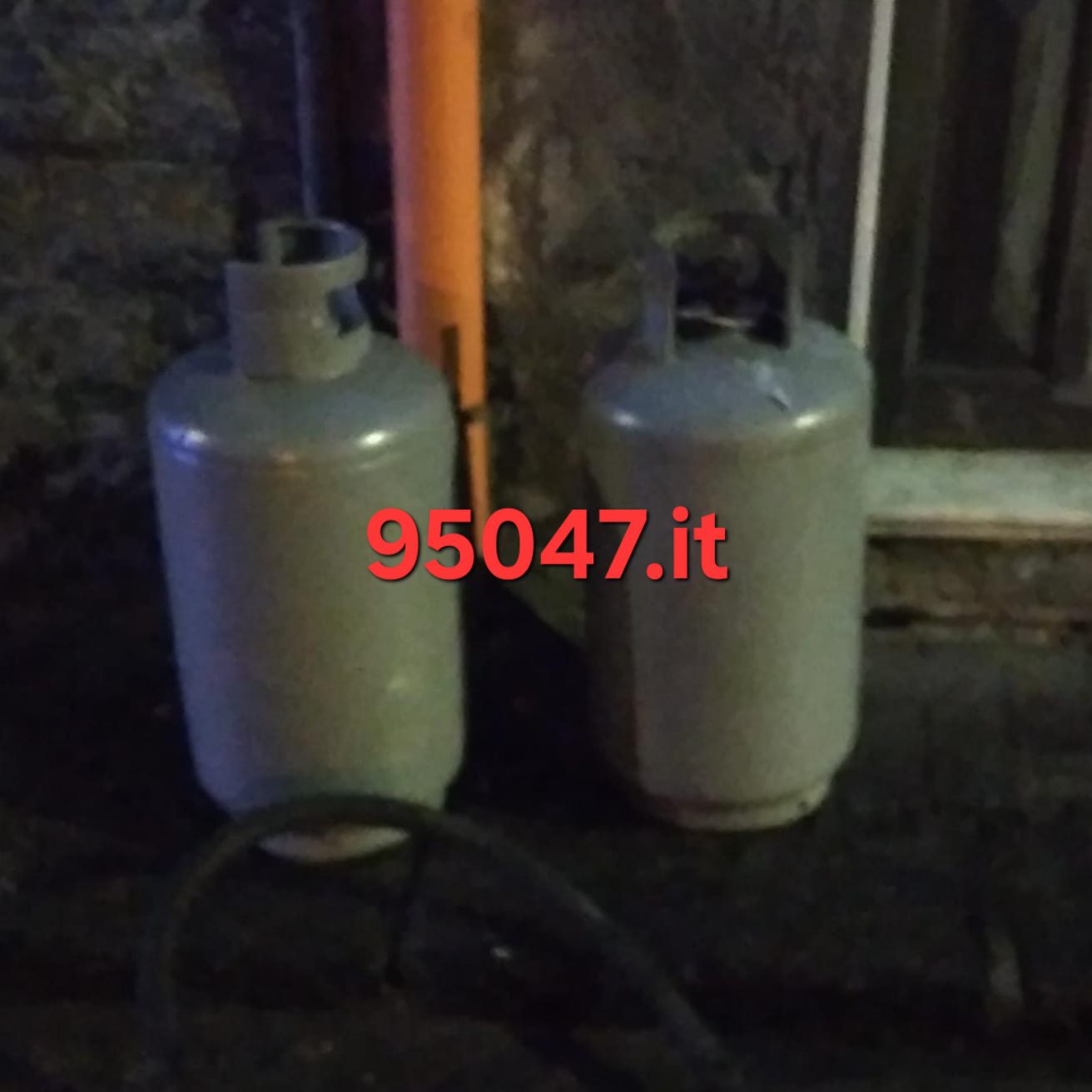 PATERNÒ, INCENDIO IN UN APPARTAMENTO: L’INTERVENTO DEI VIGILI DEL FUOCO HA EVITATO CHE ARRIVASSE A DUE BOMBOLE DI GAS