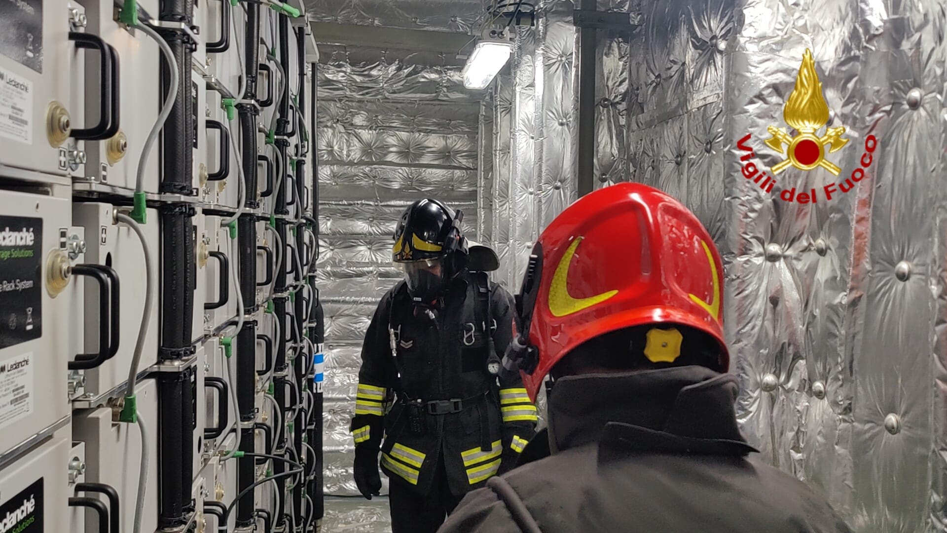 CATANIA, PRINCIPIO DI INCENDIO A BORDO DI UNA NAVE ORMEGGIATA AL PORTO. INTERVENTO DEI VIGILI DEL FUOCO