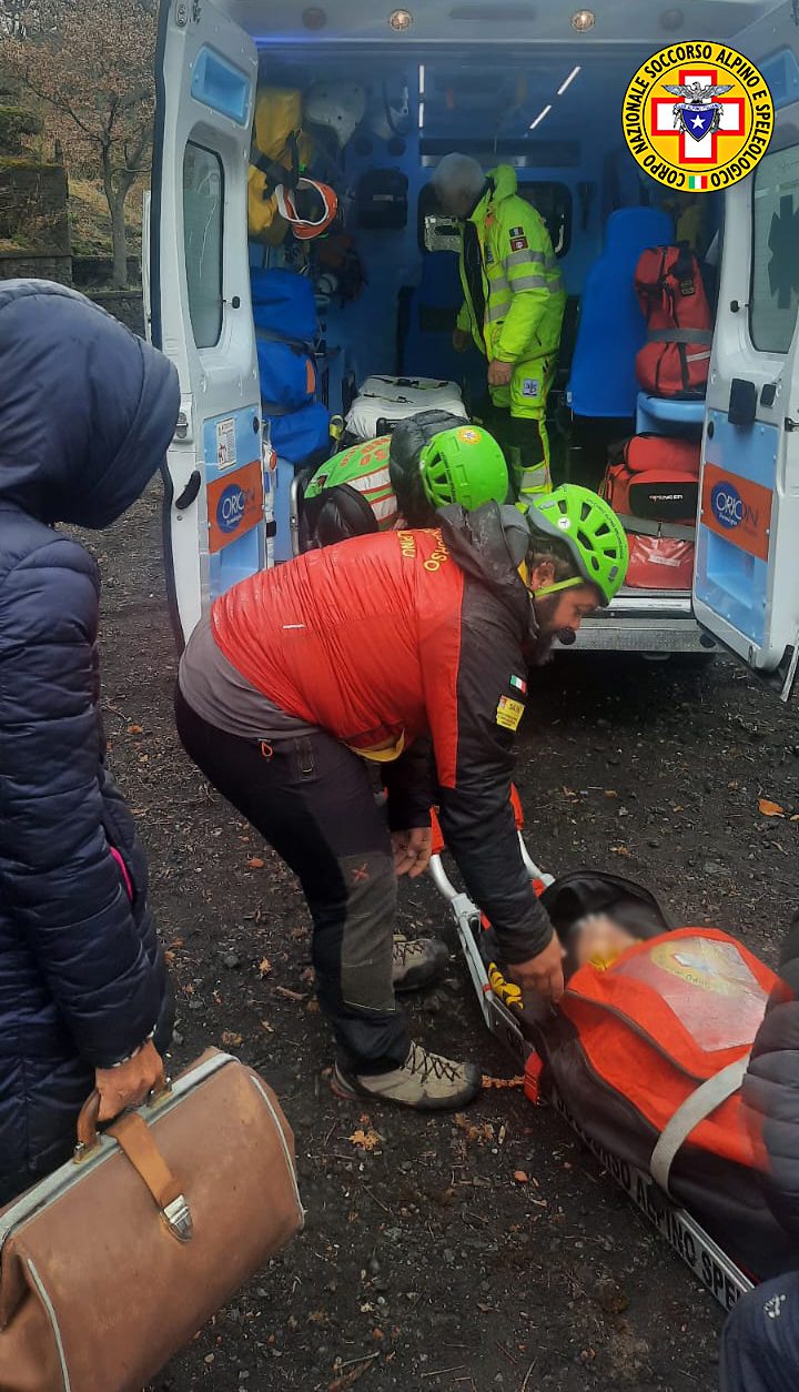 INFORTUNIO DURANTE UNA GITA SULL’ETNA, SOCCORSO UN GIOVANE DI BELPASSO