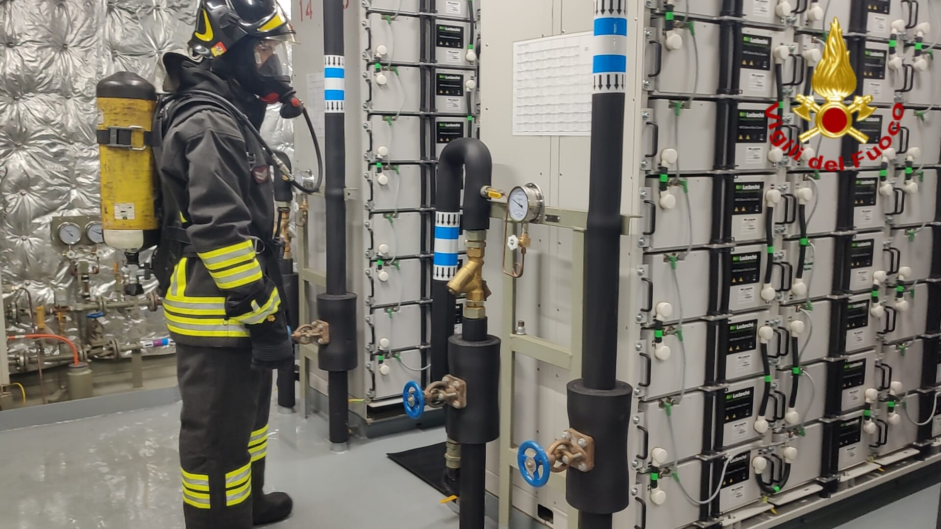 CATANIA, PRINCIPIO DI INCENDIO A BORDO DI UNA NAVE ORMEGGIATA AL PORTO. INTERVENTO DEI VIGILI DEL FUOCO