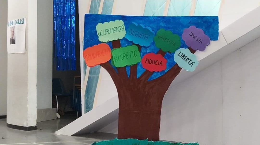 PATERNO'- "UN CARABINIERE PER AMICO",ANZI,TANTI CARABINIERI PER AMICI ALLA DON MILANI!