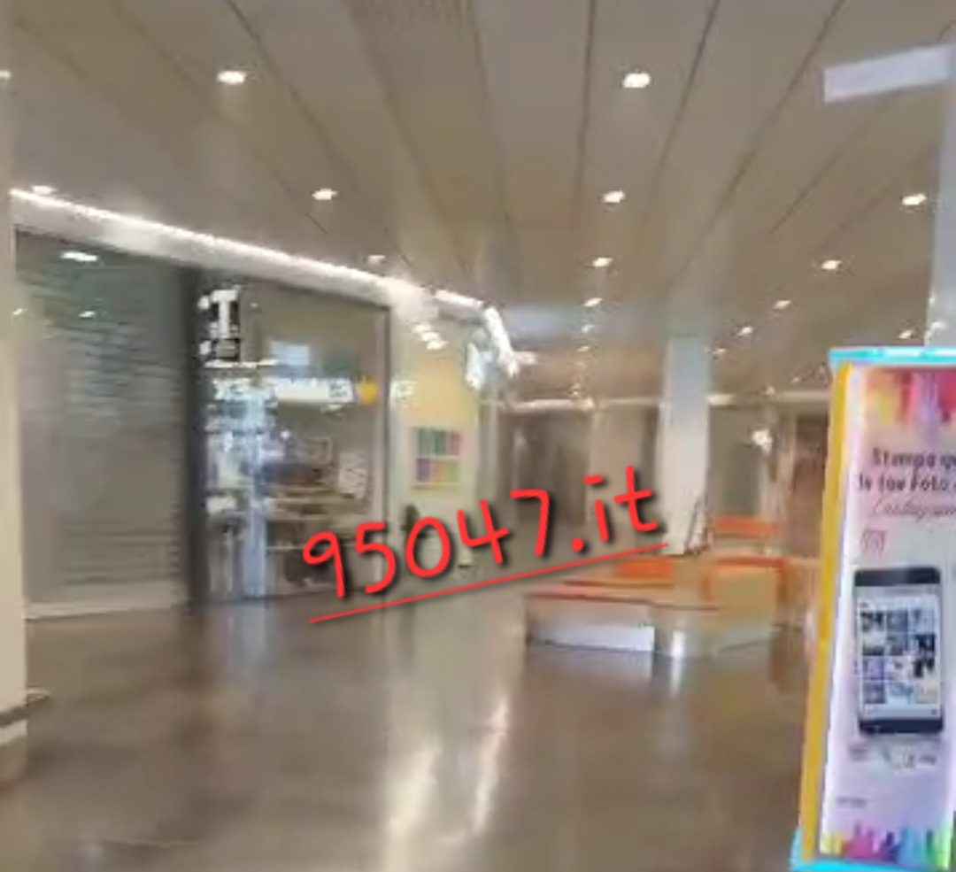 PRINCIPIO D'INCENDIO AL CENTRO COMMERCIALE ETNAPOLIS: EVACUAZIONE PRECAUZIONALE E RAPIDA AZIONE DELLE AUTORITÀ