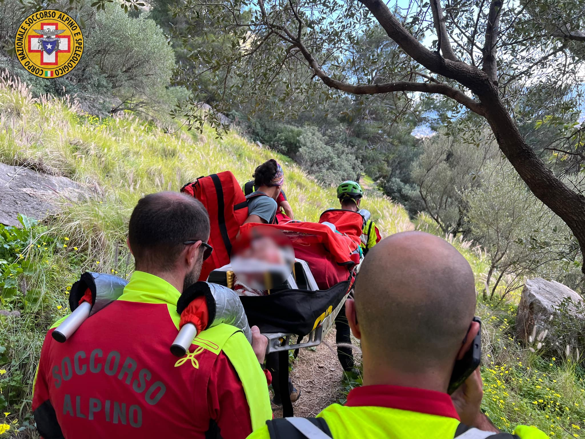 SCIVOLA MENTRE SCALA IL MONTE PELLEGRINO E FA UN VOLO DI 20 METRI: GRAVEMENTE FERITO