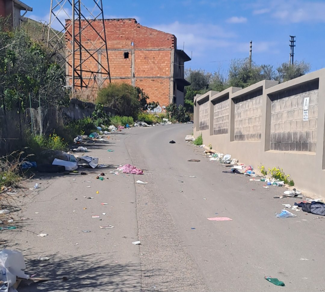 LA DISCARICA A CIELO APERTO IN CONTRADA PONTE BARCA, LA SEGNALAZIONE DEI NOSTRI LETTORI